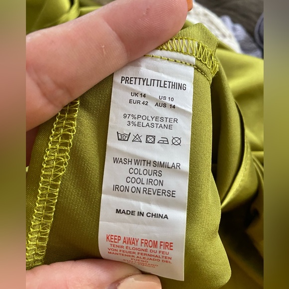 Pretty Little Thing Green Satin Top NWT - Picture 7 of 7